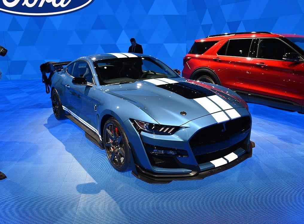 新浪看点# 最强野马,谢尔比gt500首台量产. 来自超跑密探 - 微博