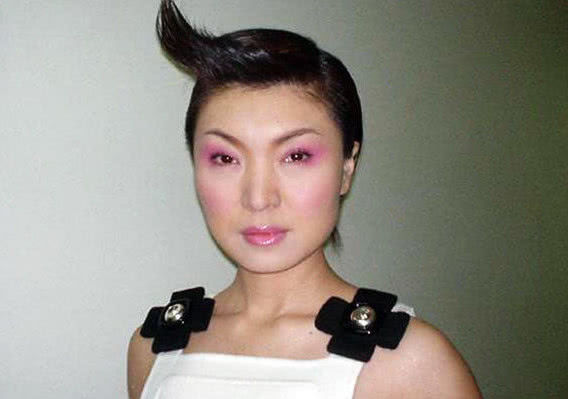 一首常回家看看火遍全国婚后骗走丈夫12亿如今销声匿迹