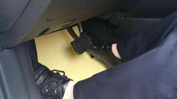 "猛踩油门"跟"轻踩油门"哪个更费油?实测之后