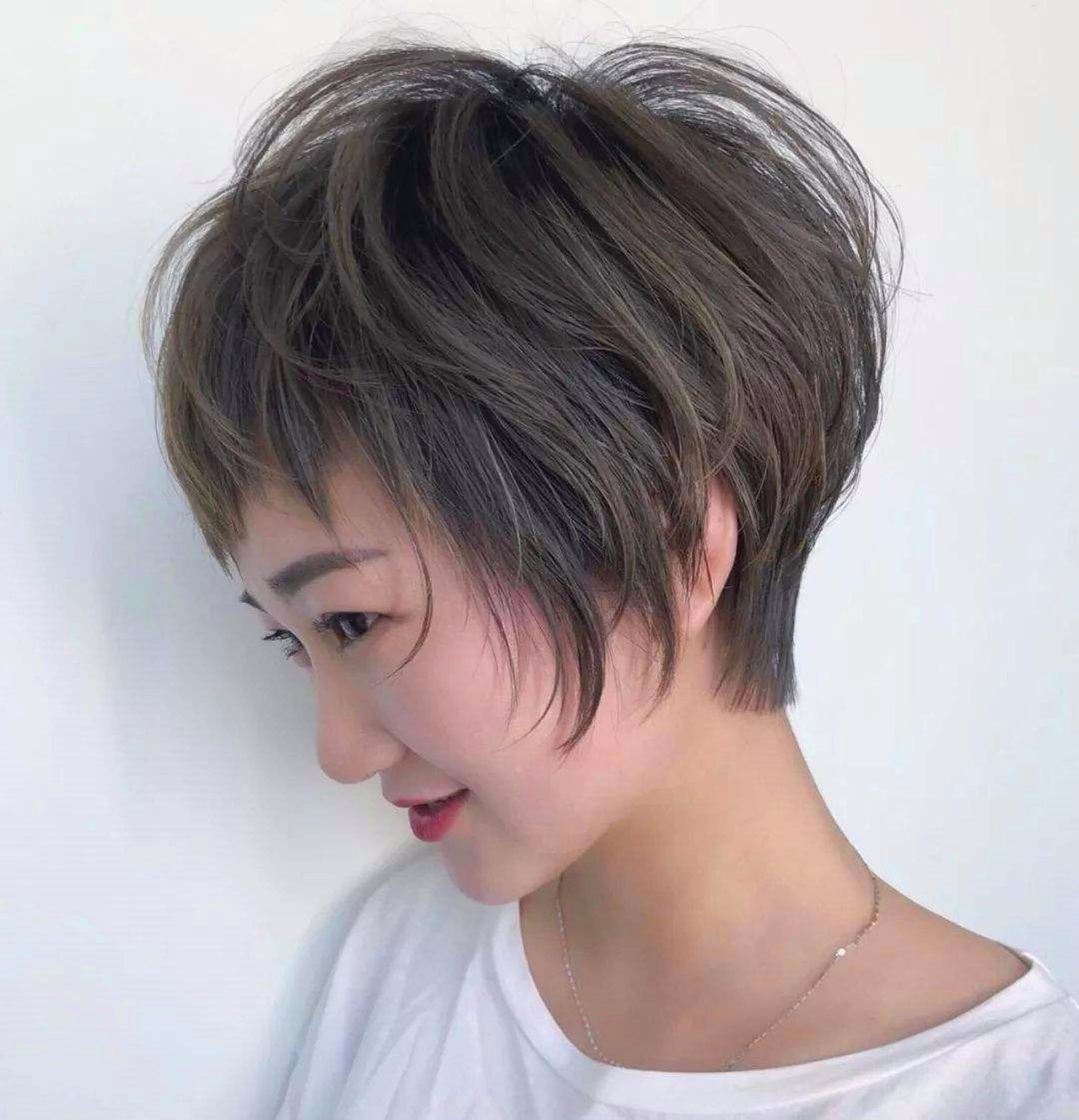 想要显得精致可以选择这几款短发不仅显脸小还很时尚