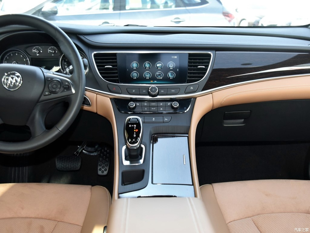 落地才21万别克君越好不好开? 内饰秒杀迈腾,动力比雅阁更横