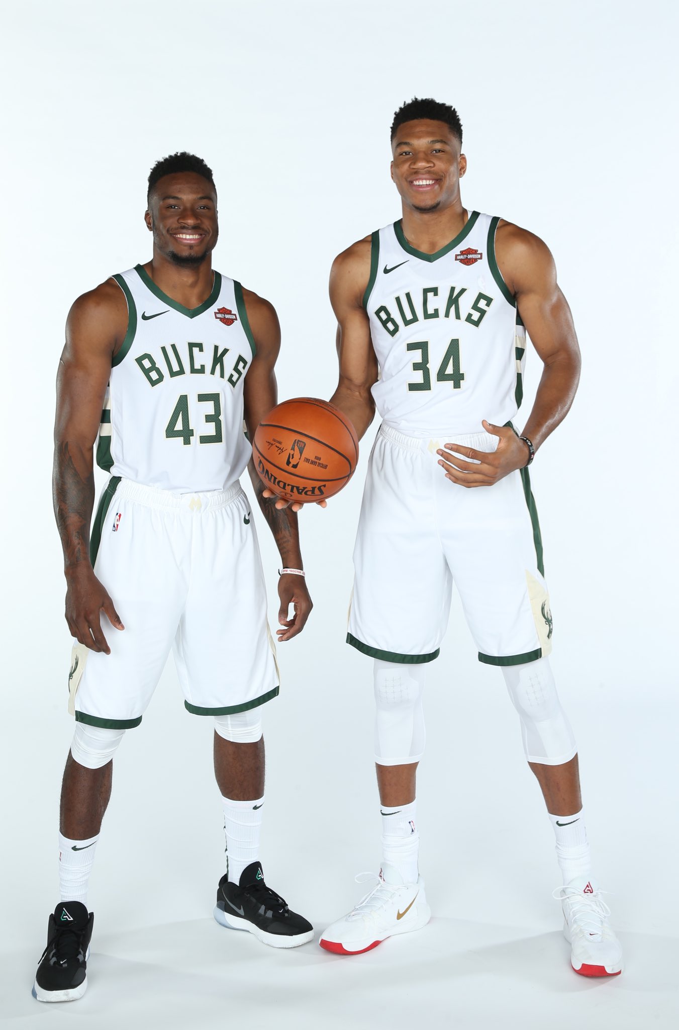 雄鹿的兄弟联盟 洛佩兹兄弟字母哥兄弟  特别声明:以