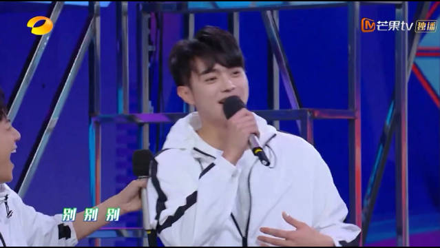 不会跳舞的许凯突然被王菊点名跳舞