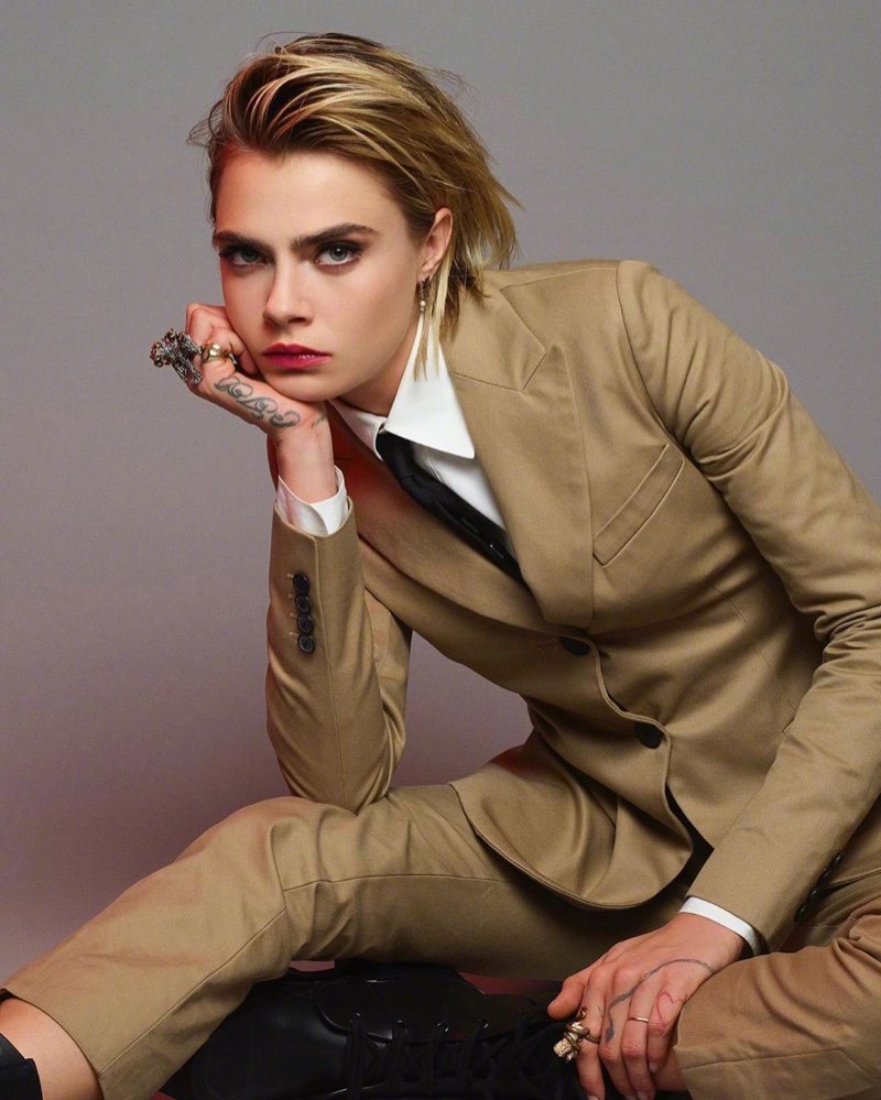 卡抽cara delevingne 出镜代言dior makeup 最新款 dior addict stell