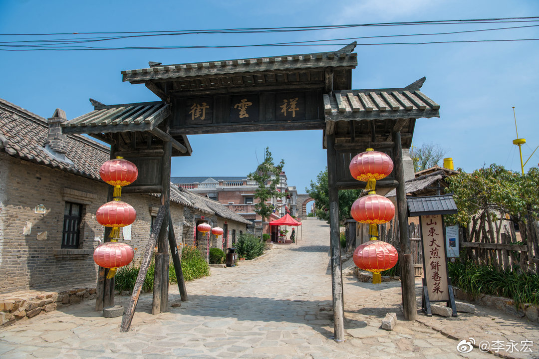 大连旅顺清风小镇影视基地是一个以影视文化为特色