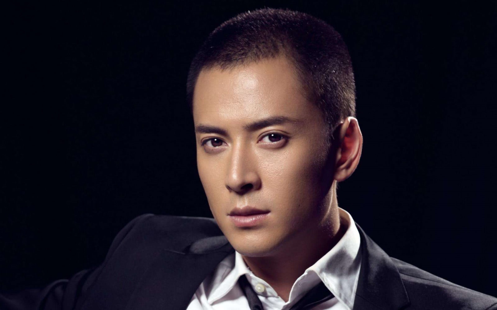 陪人面试自己被录取,放弃国企工作去跑龙套,如今名气直逼袁弘