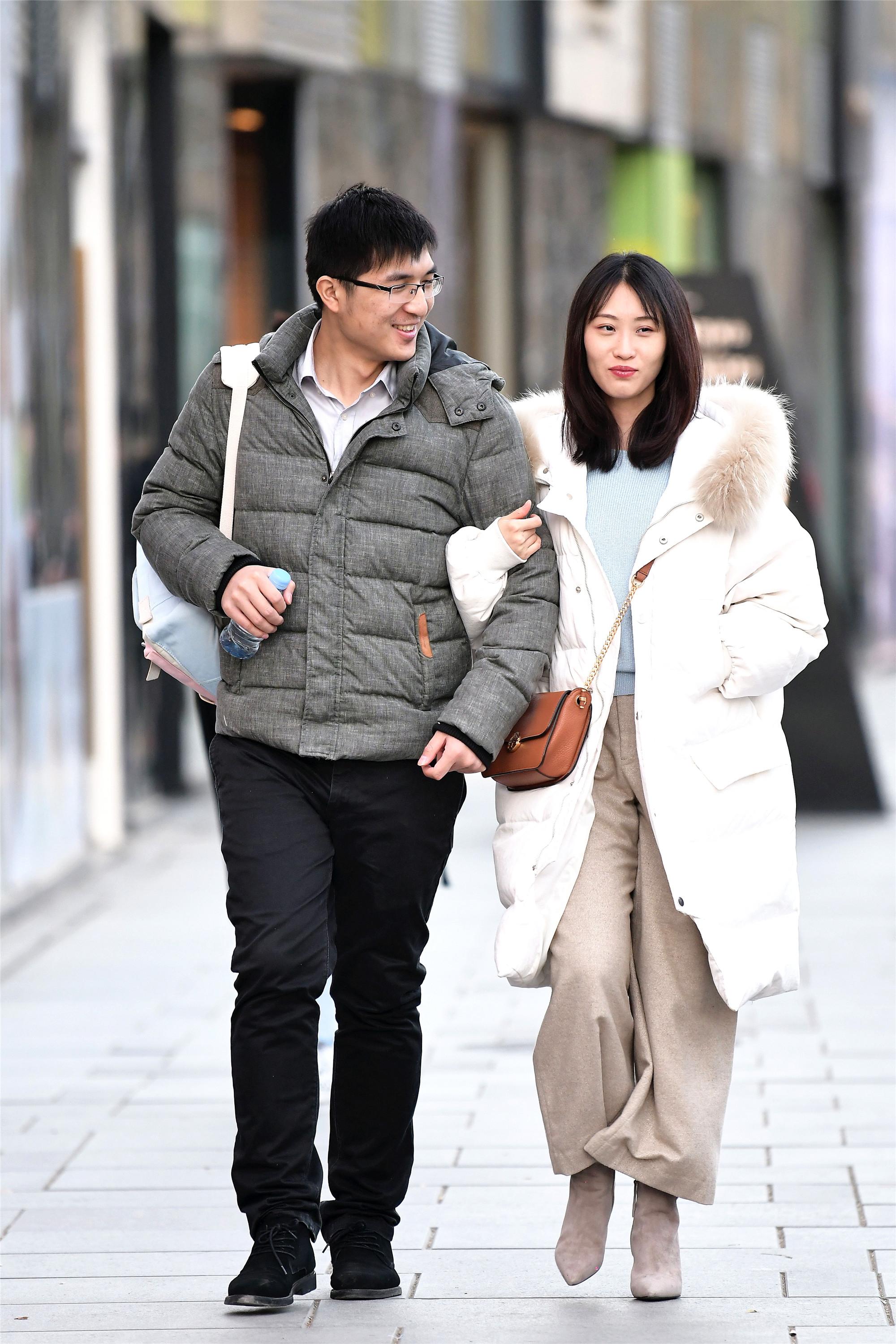 冬天要选长款羽绒服出去逛街,你会选择什么样的款式呢?