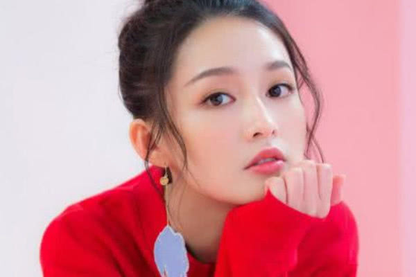 李沁生日会回应和邓伦恋情,仅仅7个字,网友:勇