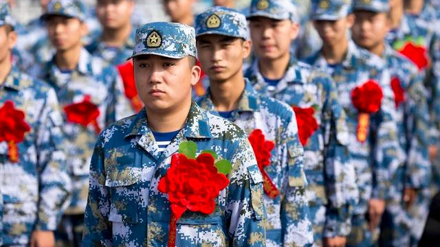 通知:2019年参加应征入伍,义务兵和直招士官的待遇及最大区别_新浪新闻