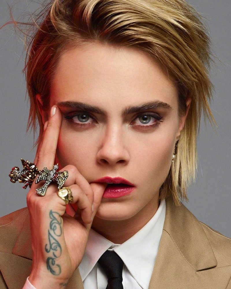 卡抽cara delevingne 出镜代言dior makeup 最新款 dior addict stell