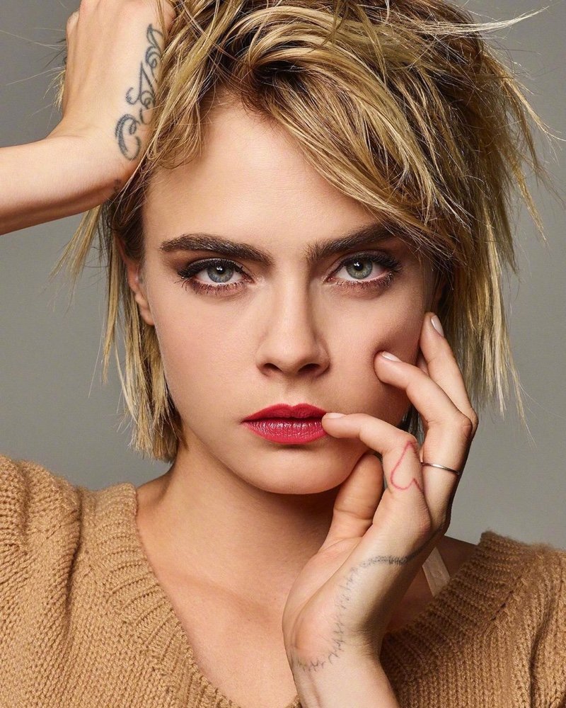 卡抽cara delevingne 出镜代言dior makeup 最新款 dior addict stell