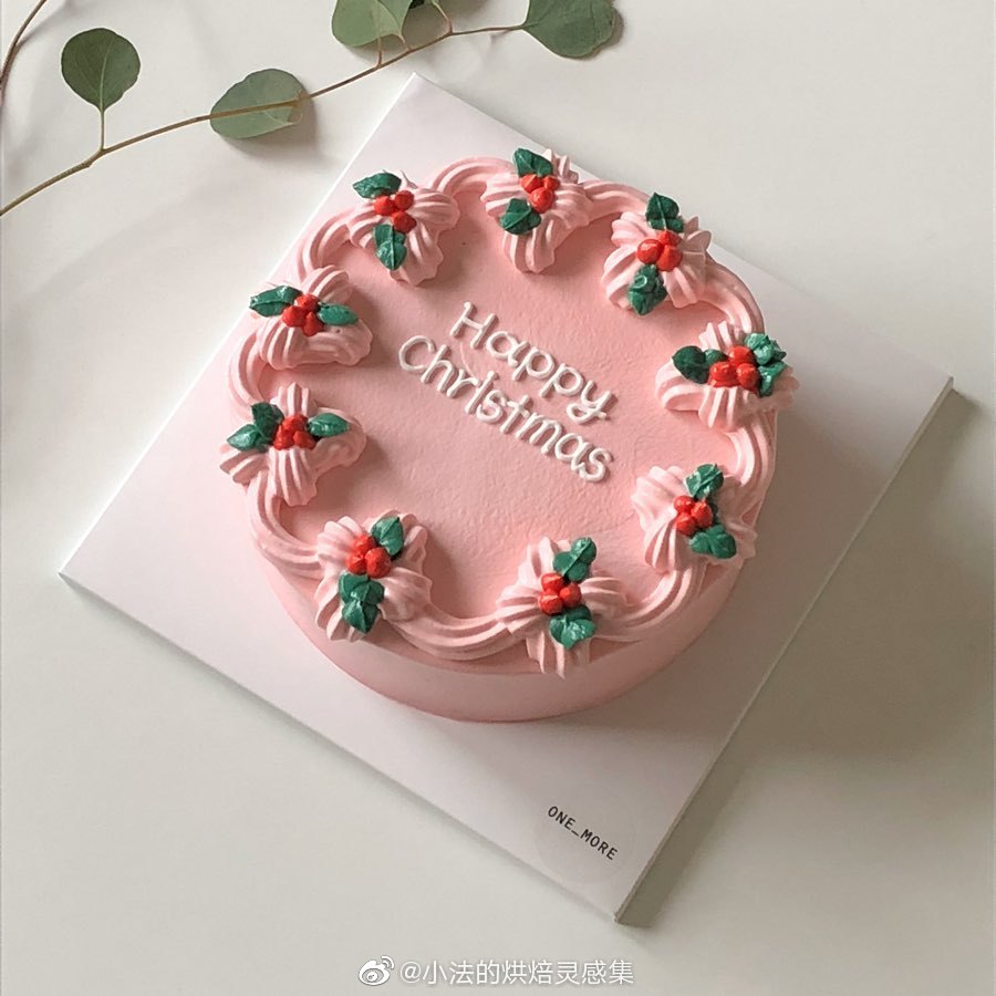 分享一组简约的圣诞蛋糕,粉色是现在很流行的复古蛋糕边饰