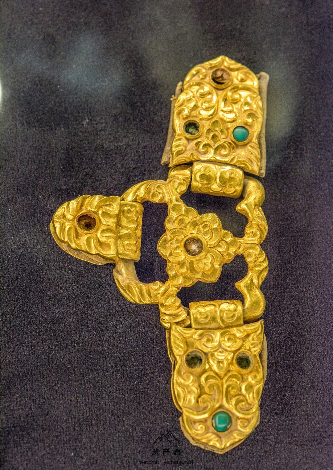 青海省博物馆藏· 唐代镶松石卷草纹金三通