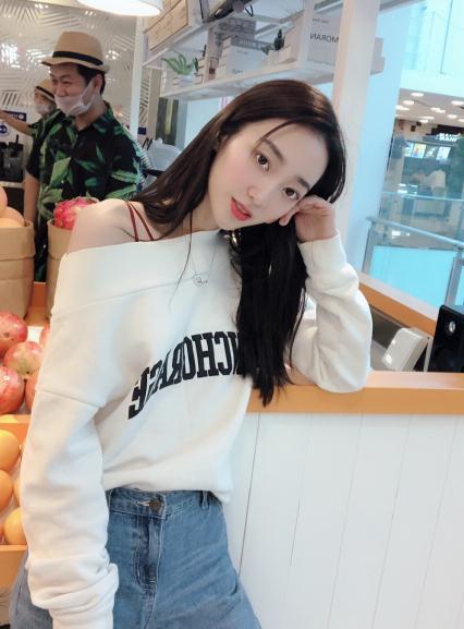 小鬼吻照曝光后,绯闻女友鲁芳岐遭经纪公司解约,变相实锤?