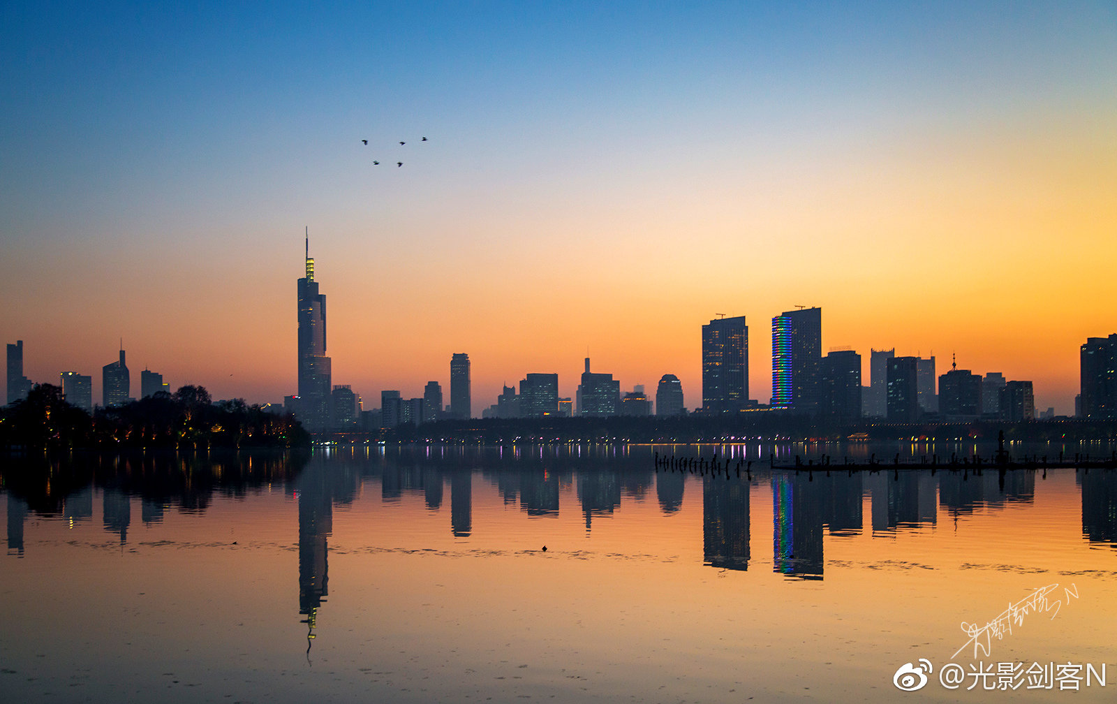 落日余晖下的城市天际线·南京(2018.12_新浪新闻