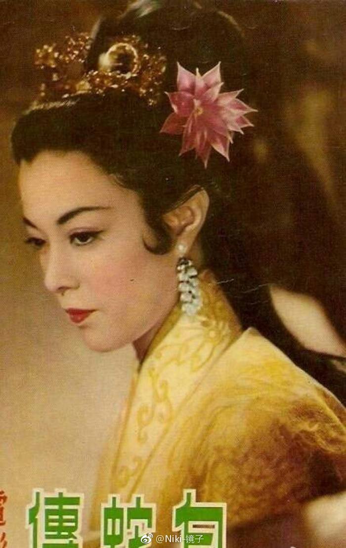 日本版的《白娘子传奇》(白夫人之妖恋),由李香兰主演.