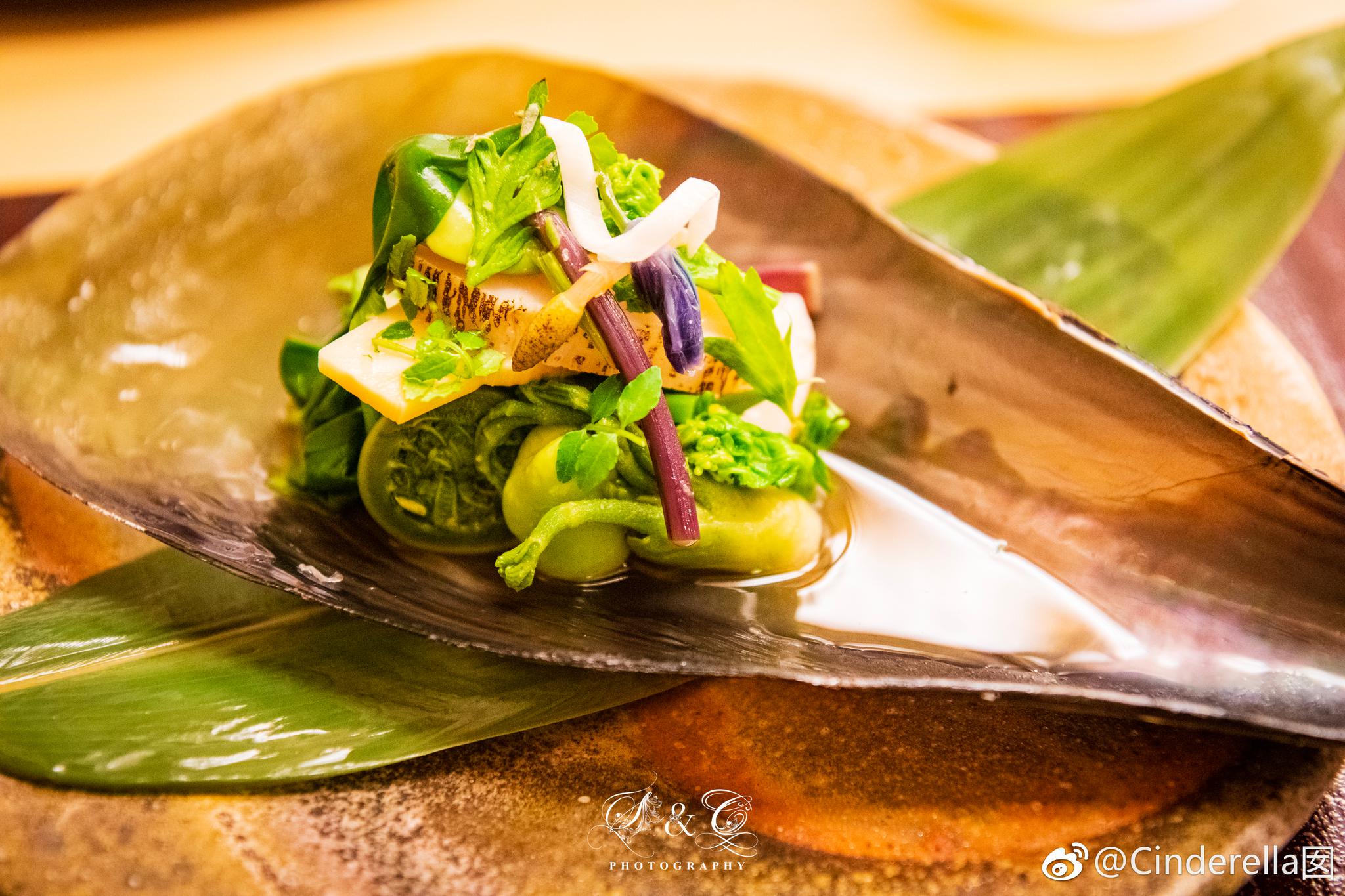 拔草位于银座的小十 比起同门山本征治的龙吟