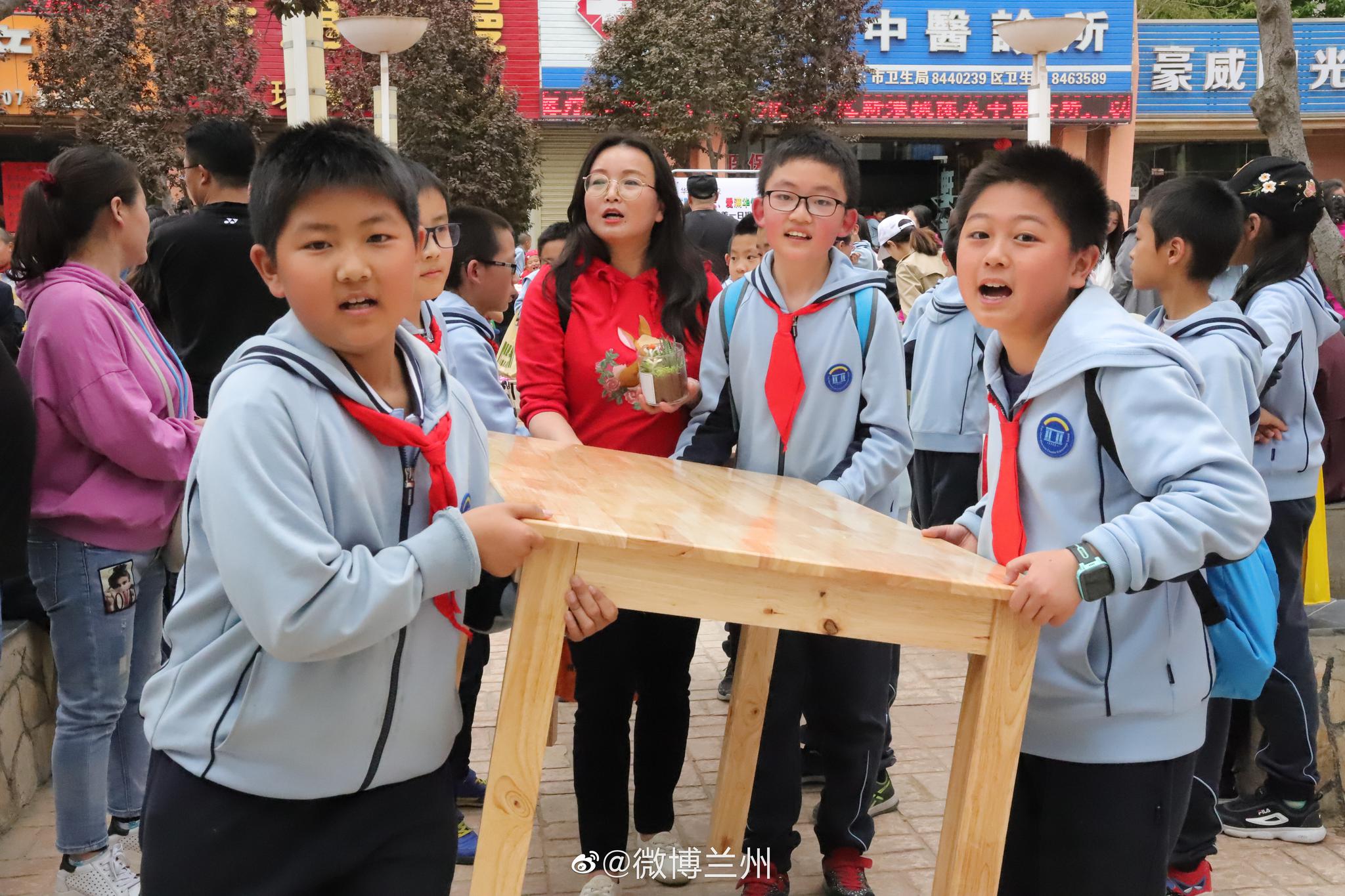 组图‖兰州华侨实验学校联动举行专场义卖