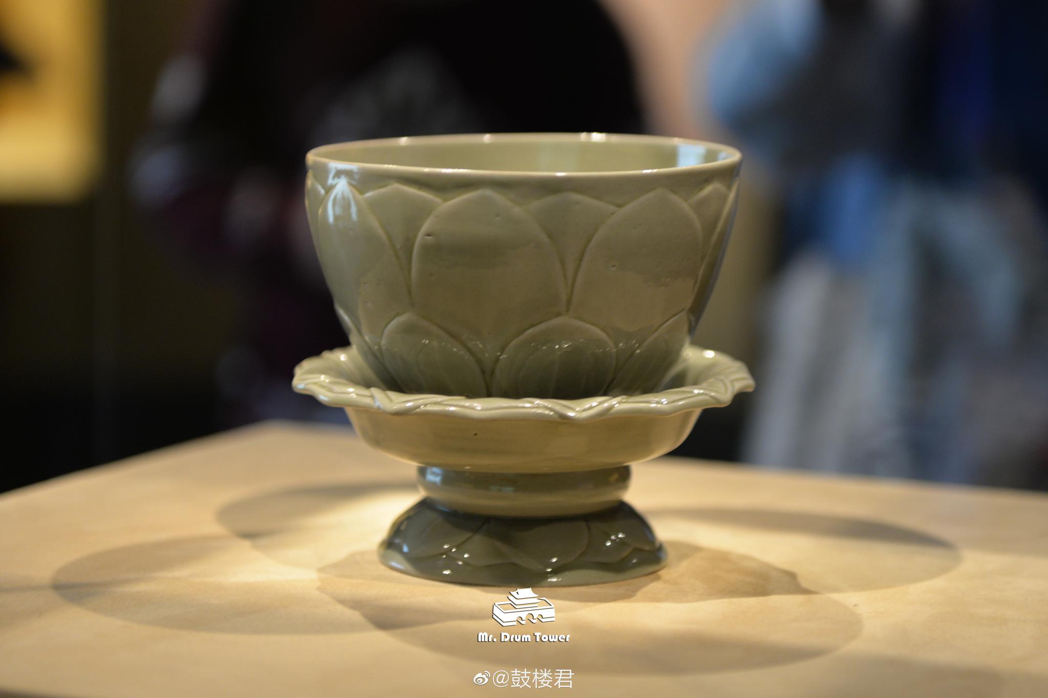 九秋风露越窑开夺得千峰翠色来五代秘色瓷莲花碗发现于苏州虎丘云