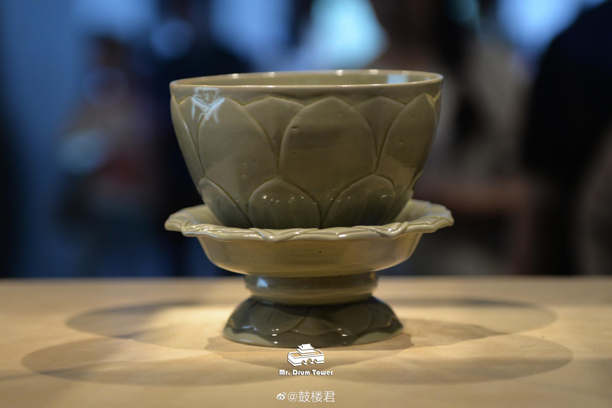 九秋风露越窑开夺得千峰翠色来五代秘色瓷莲花碗发现于苏州虎丘云