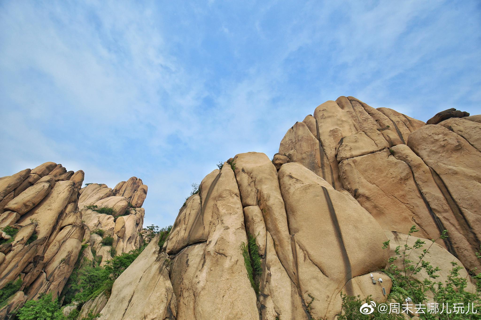 嵖岈山,地处河南省中南部,是一个花岗岩造型的地貌区