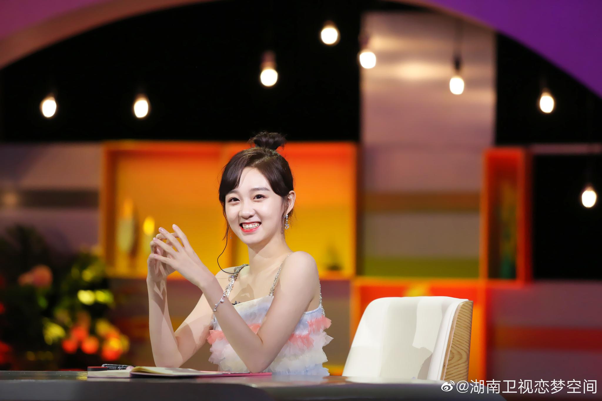 今晚十点,恋商观察员@大s @沈梦辰 @张铭恩_ @李子璇豆子 @我是连淮伟