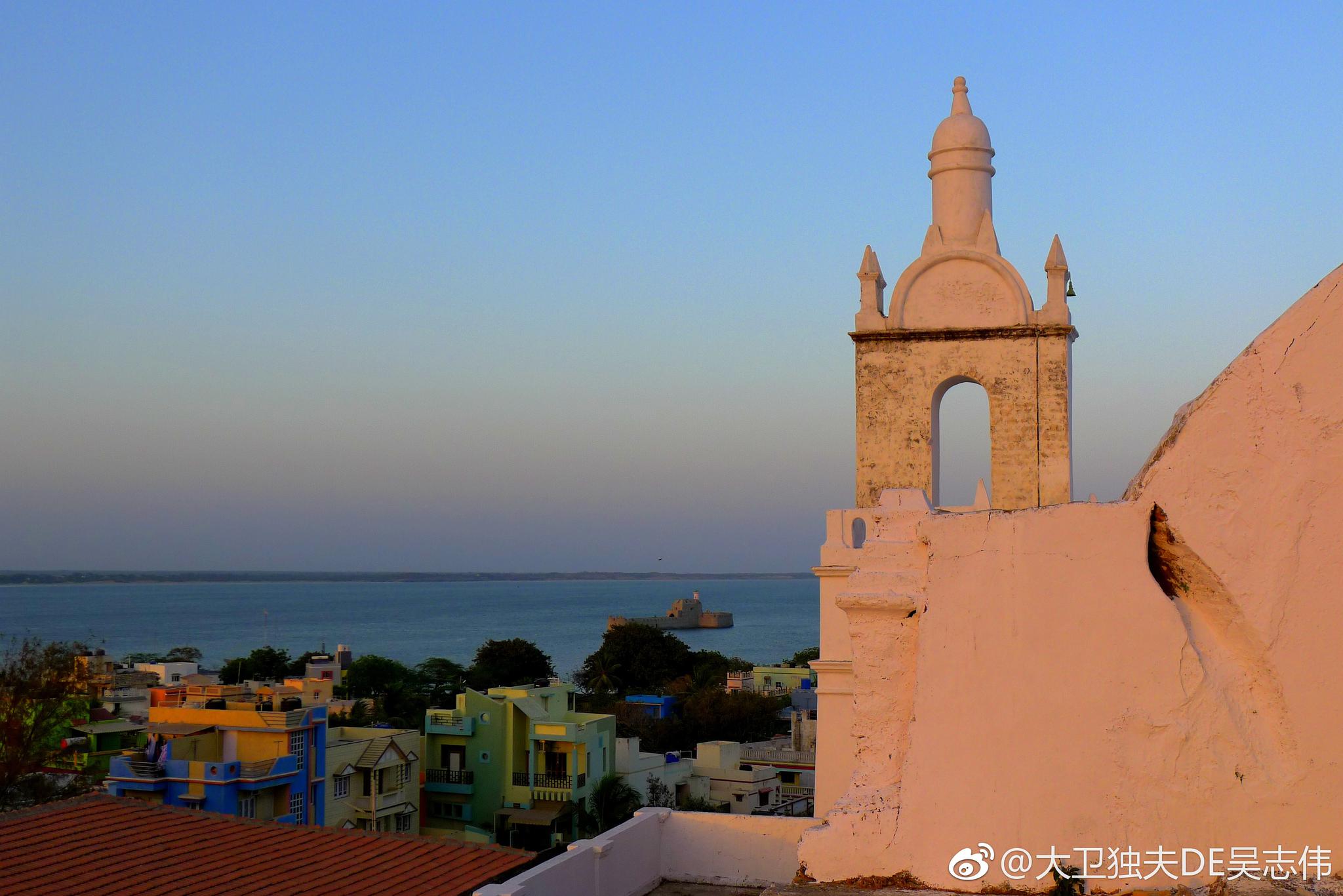 沙漠腹地赶了十几个小时的长途火车转汽车|第乌|阿拉伯|阿拉伯海_新浪