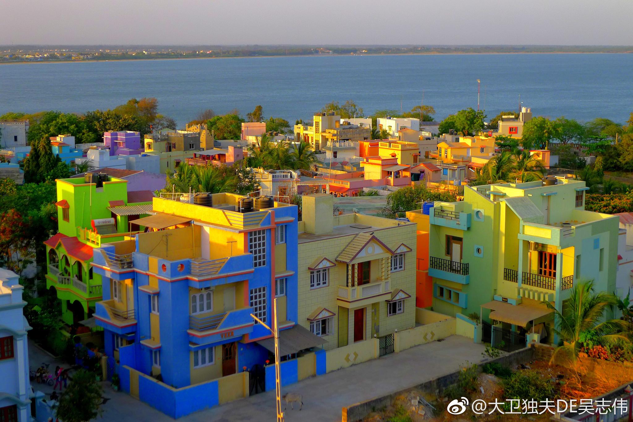 沙漠腹地赶了十几个小时的长途火车转汽车|第乌|阿拉伯|阿拉伯海_新浪