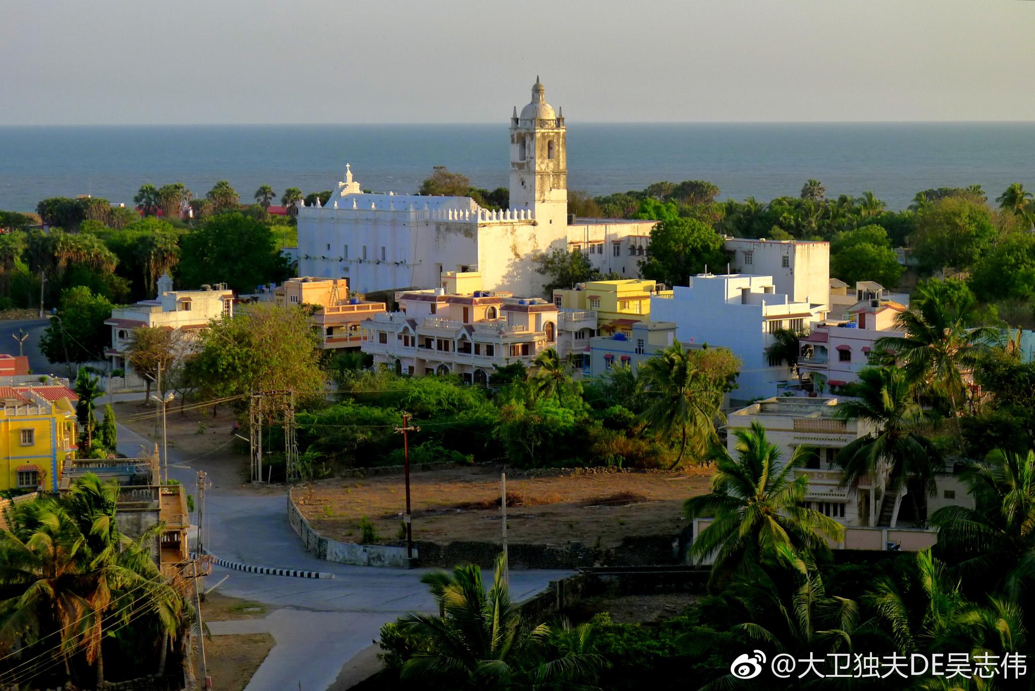 沙漠腹地赶了十几个小时的长途火车转汽车|第乌|阿拉伯|阿拉伯海_新浪