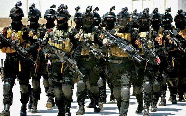 为何特种兵要涂迷彩油,特警却要带面罩?老兵:都是保命用的