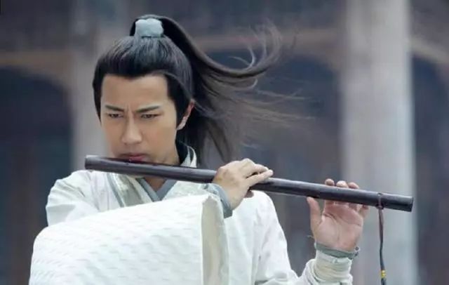 10大男神穿古装吹笛子肖战帅出新高度霍建华最酷