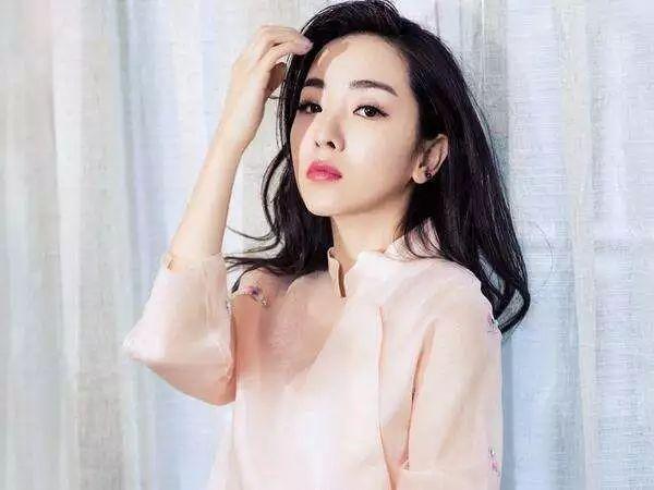 你和我都长大了,董卿也不主持春晚了,还是你期