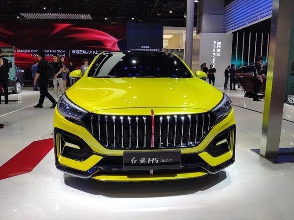 红旗h5 运动版,战斗气息十足!双边双出4排气显得十分运动!