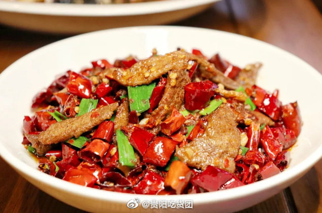 贵州的猪肝一般用的都是宫爆的炒法,而农门阵家用干辣椒来炒