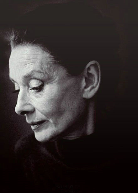 暮年的奥黛丽赫本依旧美艳与气质并存