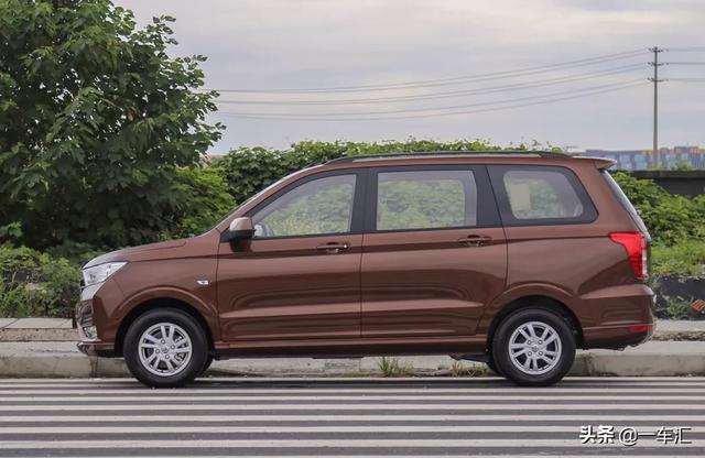 多拉快跑,够用就好,默默奋斗的路上,少不了这辆五菱宏光s