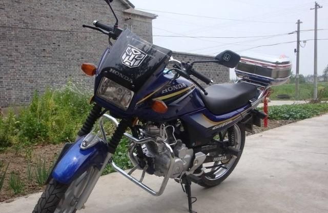 在南方125摩托车用什么机油好?很多车友都不知道,还是这种最好