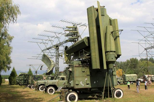 传统雷达具备远超人类肉眼的"视距",可以在数百甚至上千公里的距离上