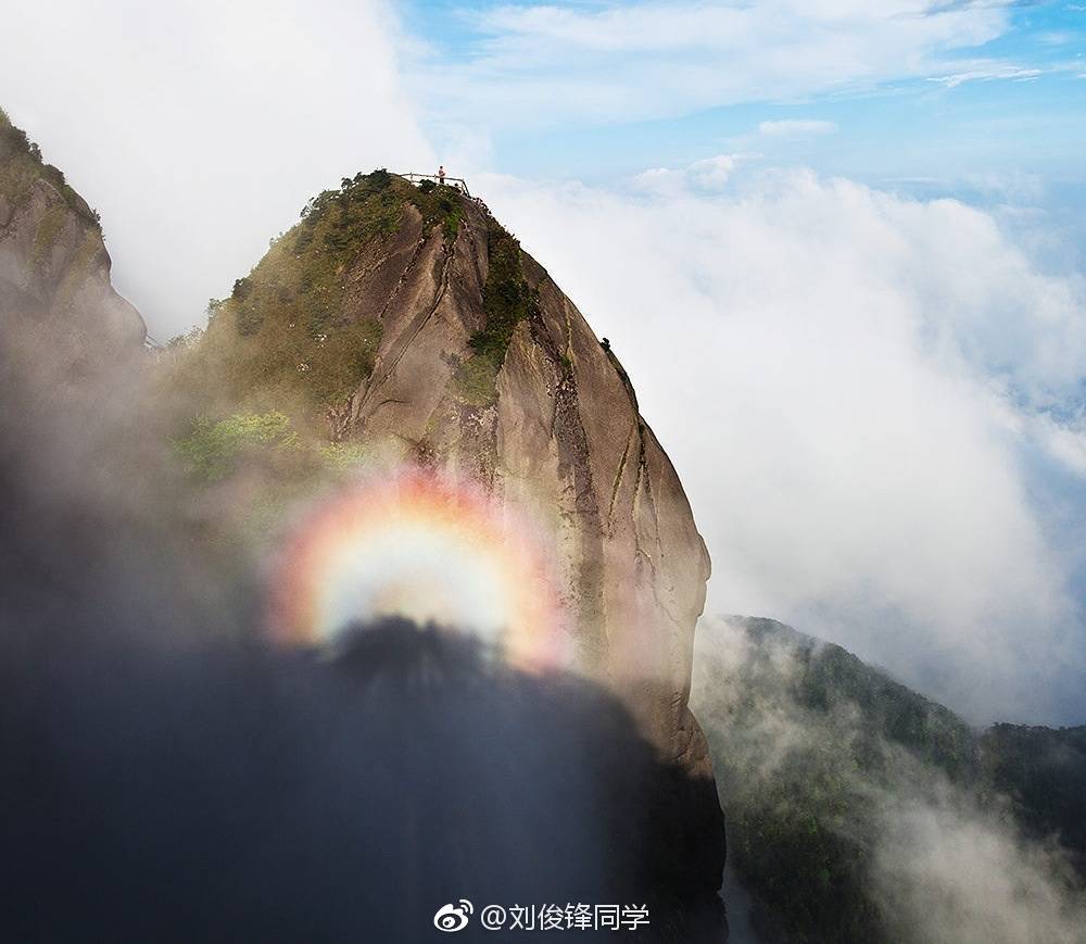 四川省丨巴中市平昌县佛头山景区现"佛光"奇观,持续了30分钟左右|佛头