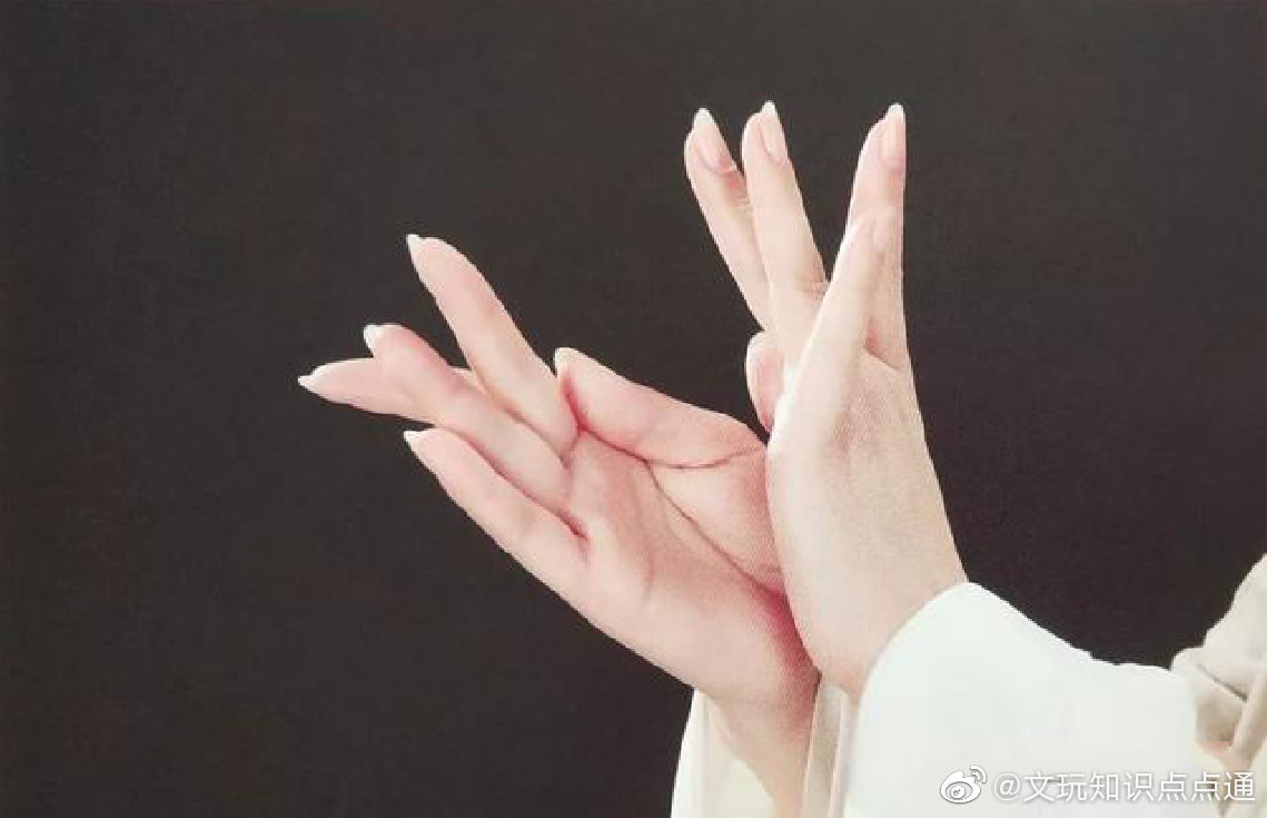梅派艺术在不同曲目中运用过的几种兰花指样式|梅派|兰花指|曲目_新浪新闻