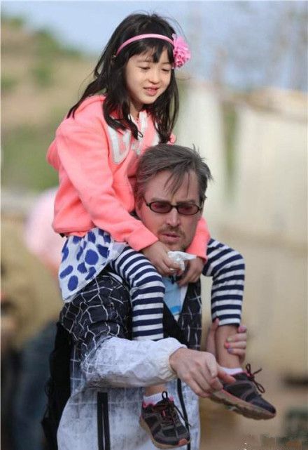 夏克立为自己的国家道歉,他的混血女儿夏天公主变样了