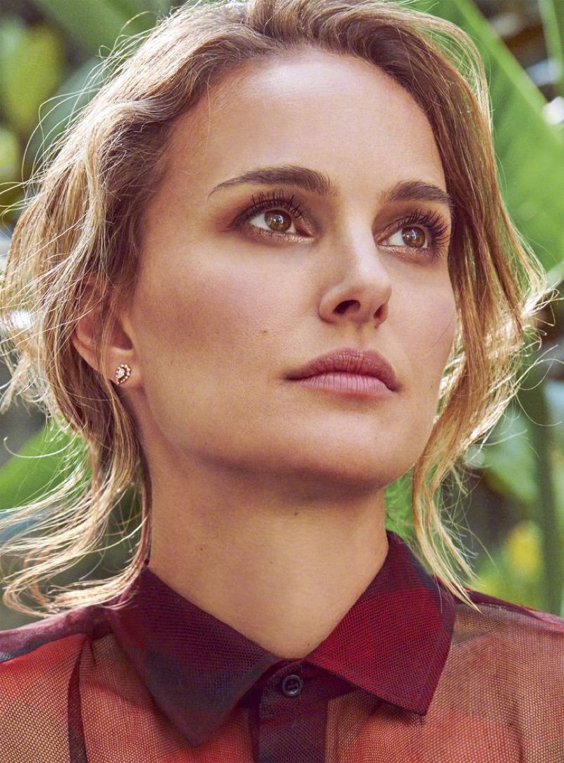 娜塔莉波特曼natalie portman 身穿dior 登上《harpers bazaar》英国