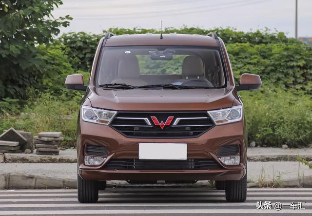 多拉快跑,够用就好,默默奋斗的路上,少不了这辆五菱宏光s