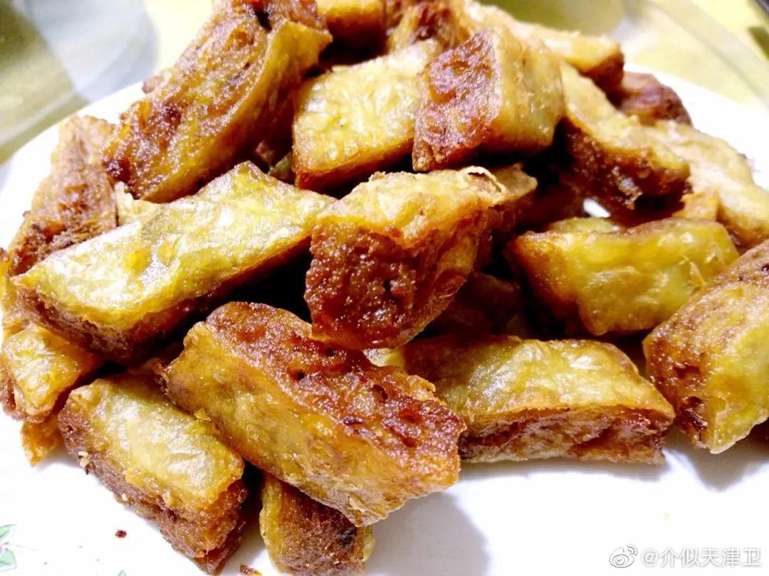 在天津蓟州区大多数农家院的餐桌上都会有炸咯吱盒和溜咯吱