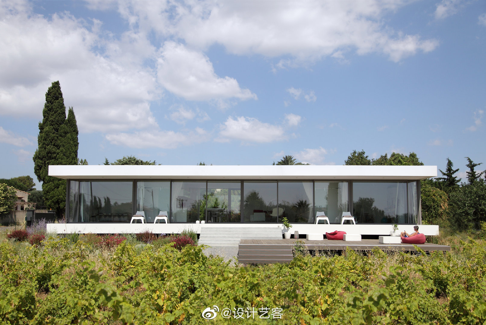 建筑设计,惬意的单层轻钢别墅 house v stephane nikolas