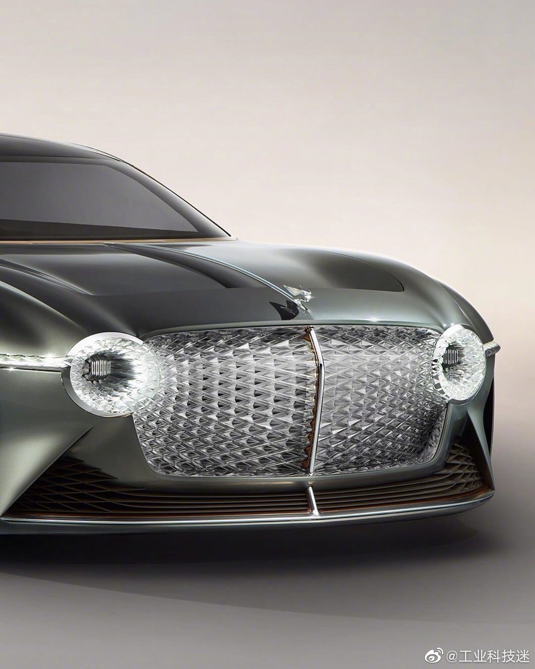 宾利exp100 gt 官方发布.1340hp 电动汽车,0-100 km/h = 2.5 sec