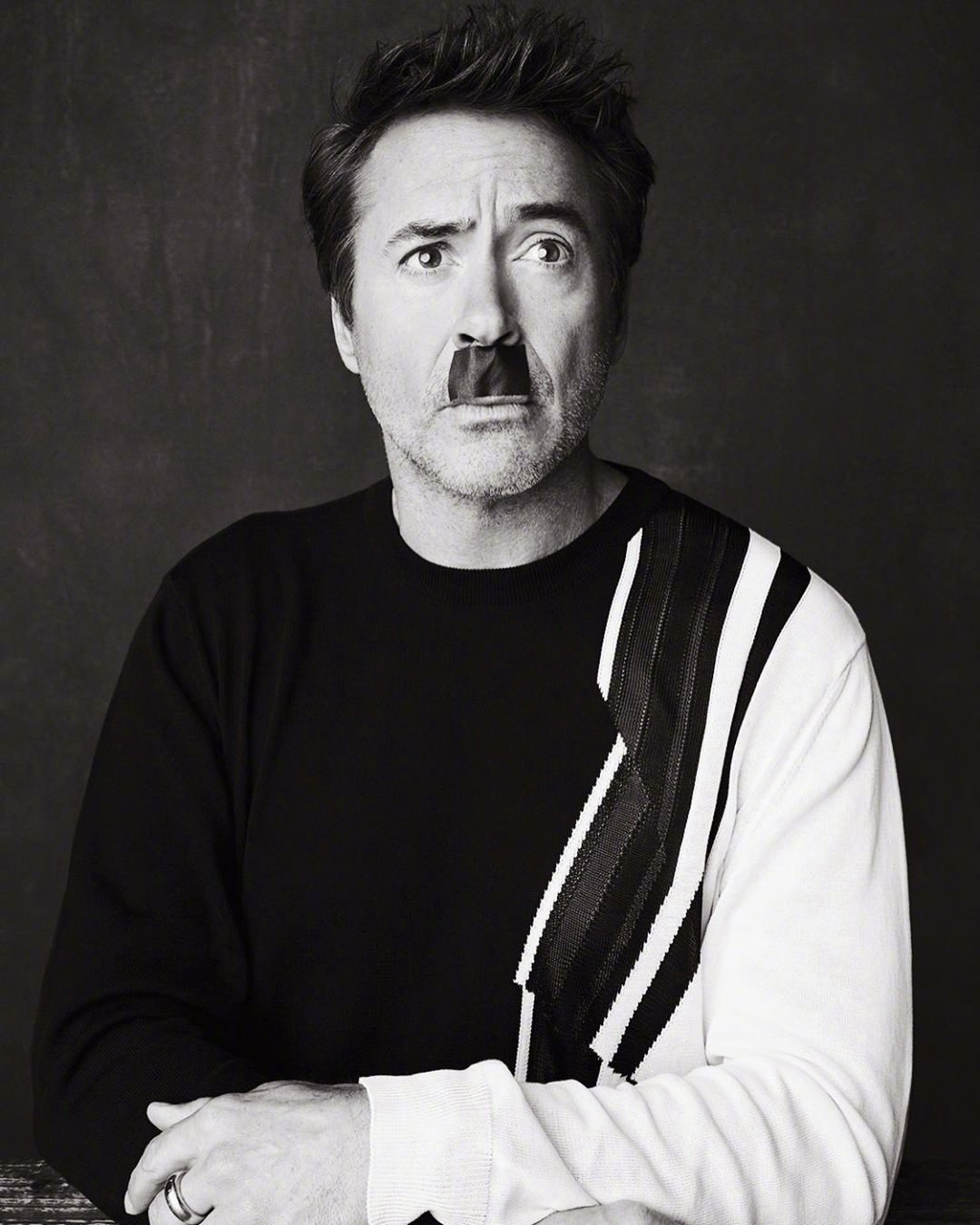 小罗伯特·唐尼为"off camera"拍摄的新黑白大片,摄影师sam jones