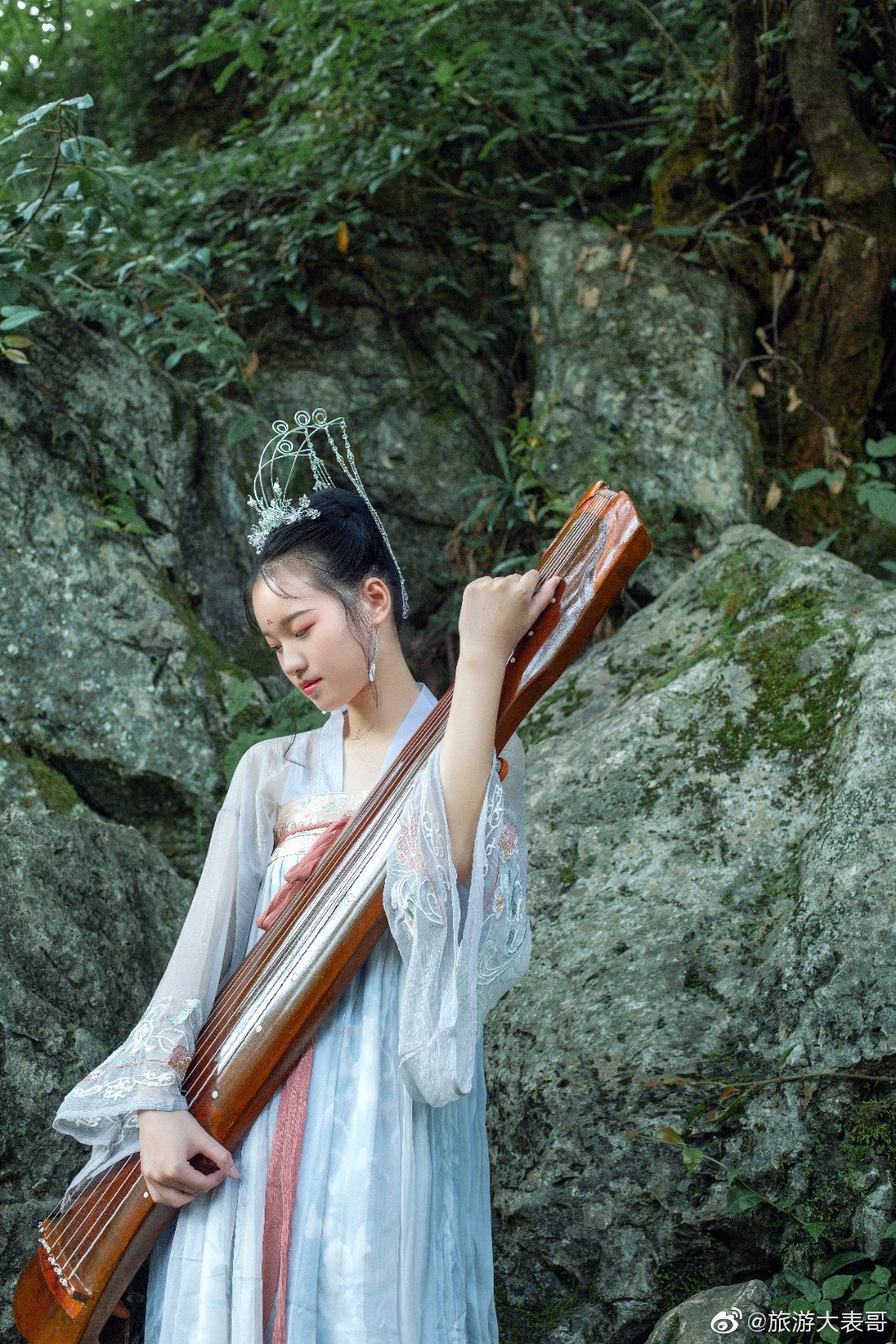 喜欢古琴的女子内心深处很柔美她们感情细腻温柔善良