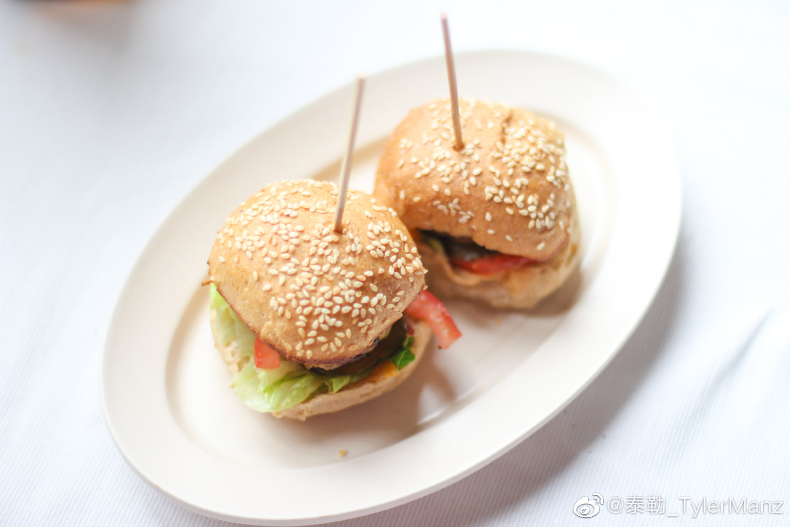 今日早餐迷你牛肉汉堡烤蔬菜西瓜汁田螺姑娘hhhaze田老师