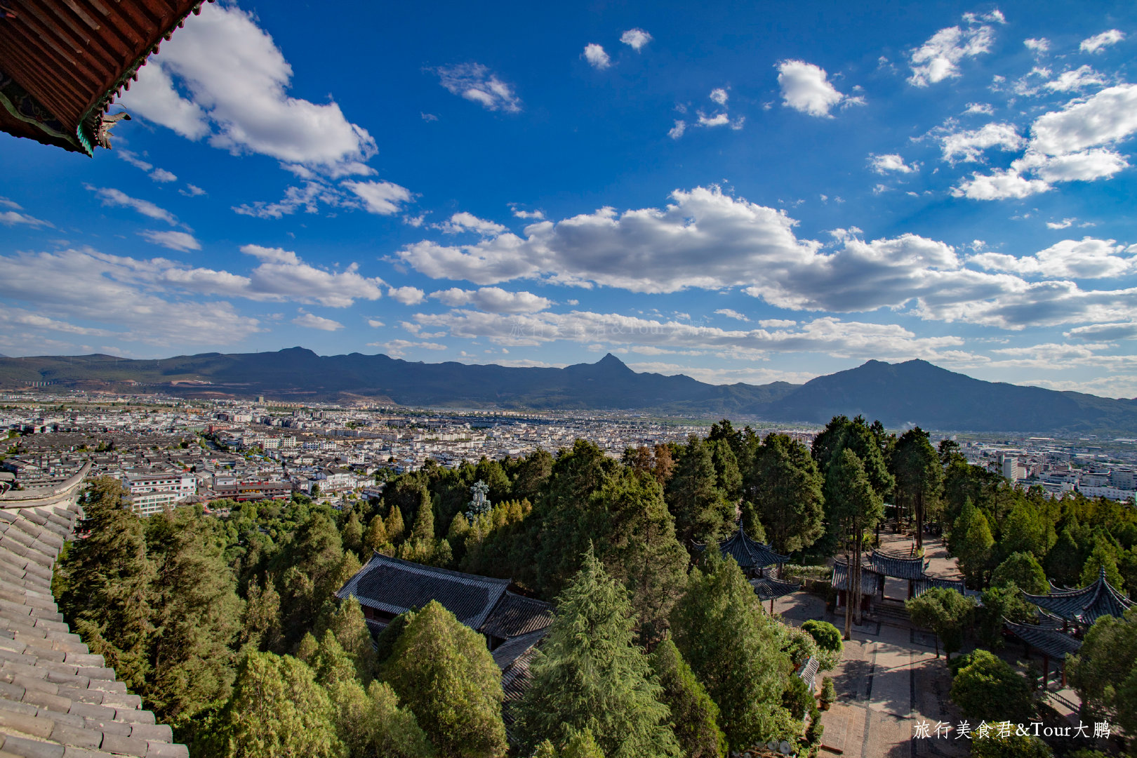 狮子山公园,是观赏丽江古城全景的最佳去处.狮子山,山上绿树成荫
